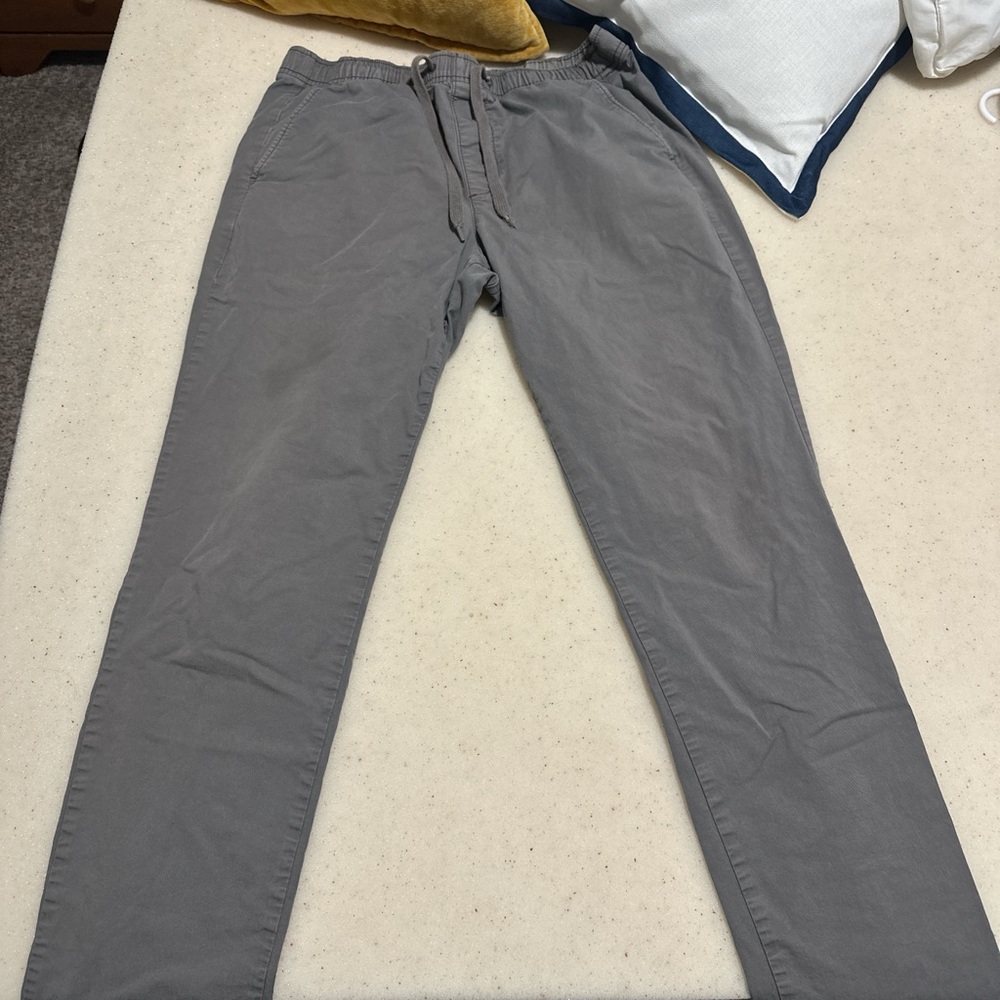 GAP Men's Gray Chino Pants